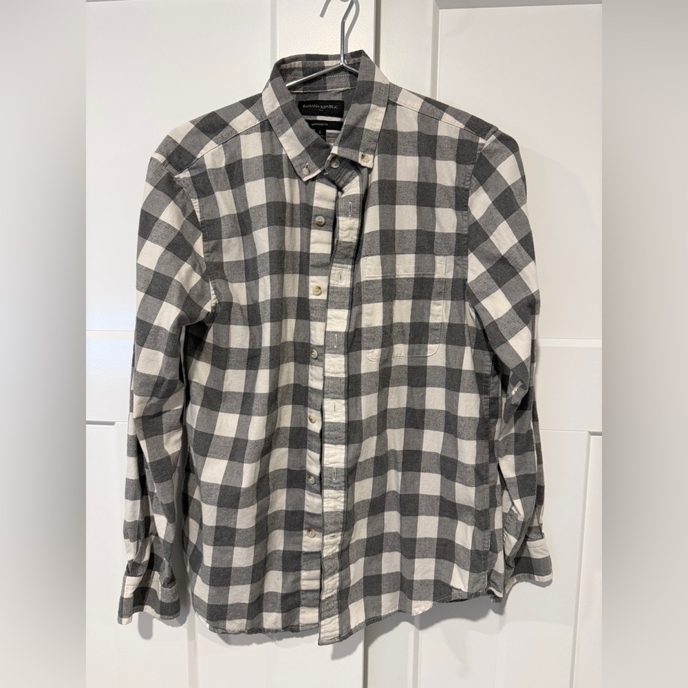 Banana Republic Men’s Untucked Fit Gray Flannel Button Down Shirt